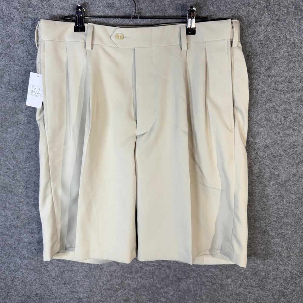 Jos A Bank Traveler Men's 32 Pleated Performance Golf Shorts Wrinkle Resistant